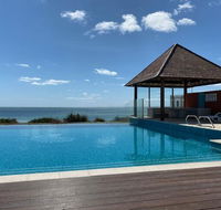 Dolphin View 404 - Pubs and Clubs