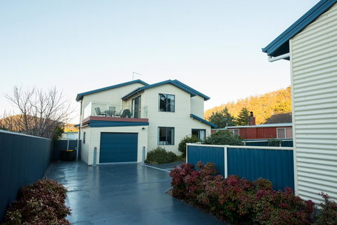 Douglas Street - Pubs and Clubs 0