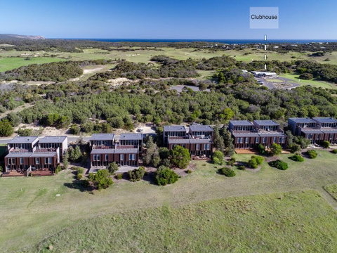 DREW Golfers Delight Close To St Andrews Beach - Pubs and Clubs 2