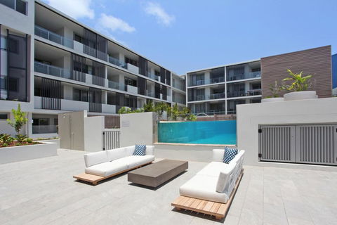 Drift Apartments Unit 406 - NEW LISTING - Pubs and Clubs 1