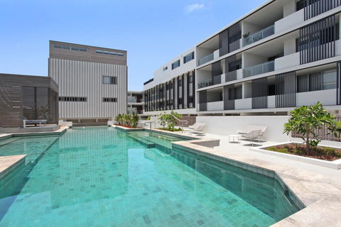 Drift Apartments Unit 406 - NEW LISTING - Pubs and Clubs 0