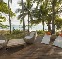 Drift Beach House Getaway - Pubs and Clubs