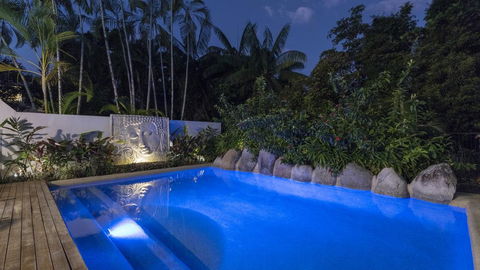 Driftaway - Port Douglas - Pubs and Clubs 0