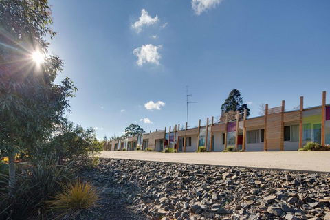 Drouin Motel - Go Out 0