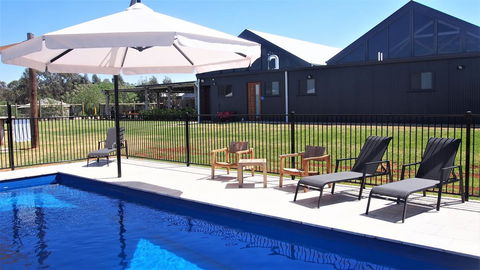 Dubbo Rhino Lodge - Pubs and Clubs 1