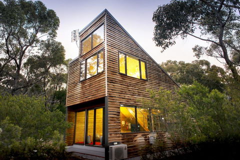 DULC Cabins - Pubs and Clubs 0