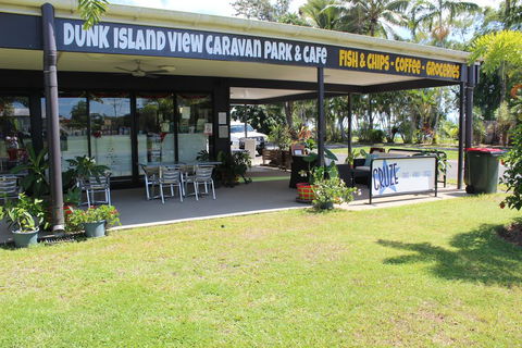 Dunk Island View Caravan Park - Pubs and Clubs 3