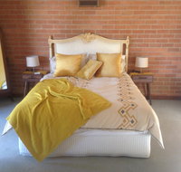 Dunolly Broadway BB - Pubs and Clubs