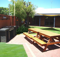 Dunsborough Inn Backpackers - Go Out