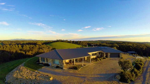 Eagle Rock B&B, Fish Creek - Pubs and Clubs 0
