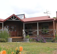 Eagle's Roost Farmstay BB - Pubs and Clubs