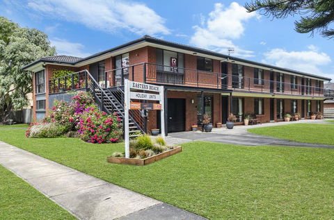 Eastern Beach Units #2 - Pubs and Clubs 0