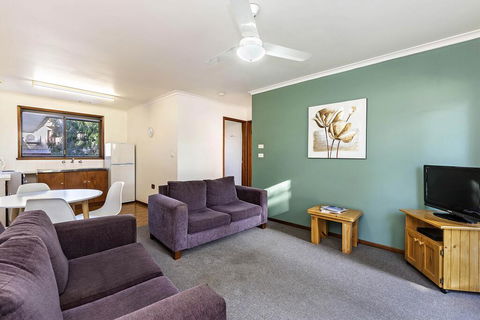 Eastern Beach Units #6 - Pubs and Clubs 2