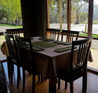 Eastern Reef Cottages - Pubs and Clubs