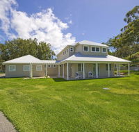 Echo Beach House 16 Reflections Dr - Luxurious House with Magnificent Pool and Ducted Air - Go Out