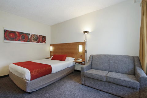 Econo Lodge Griffith Motor Inn - Pubs and Clubs 3