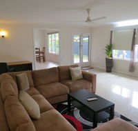 Edge Hill Clean  Green Cairns 7 Minutes from the Airport 7 Minutes to Cairns CBD  Reef Fleet Terminal - Go Out