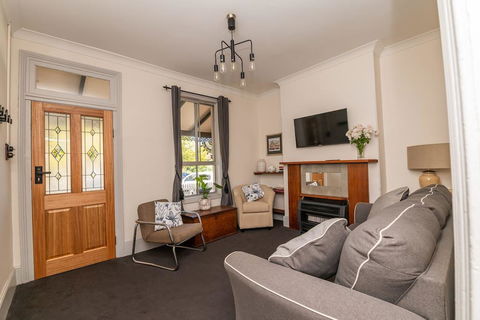 Edward Cottage Heritage, Central, Comfortable. - Pubs and Clubs 1
