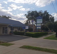 Edward Parry Motel and Apartments - Pubs and Clubs
