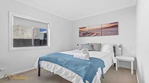 Elanora - Ocean St No.8 - Go Out 3
