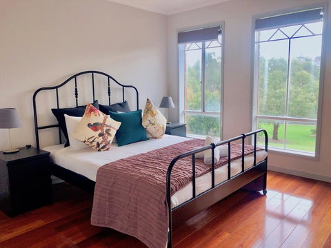 Elegant Glen House 4B5B ParkFront - Pubs and Clubs 1