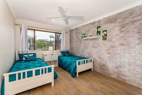 Elegant Waterfront Gem Where The Ocean Meets The Canal! - Go Out 3