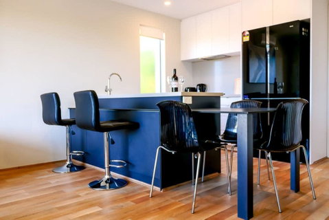 Elegantly Appointed BRAND NEW Luxurious Apartment! - Go Out 2