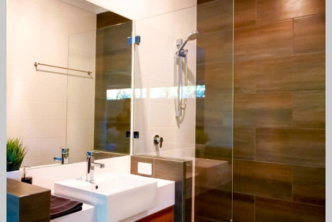 Elegantly Appointed BRAND NEW Luxurious Apartment! - Go Out 3