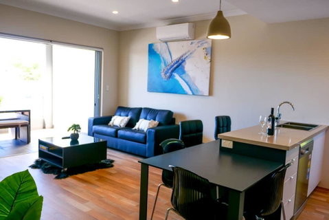 Elegantly Appointed BRAND NEW Luxurious Apartment! - Go Out 1