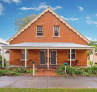 Eliza 1875 Red Brick Duplex Townhouse - Pubs and Clubs
