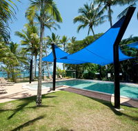 Ellis Beach Oceanfront Bungalows - Pubs and Clubs