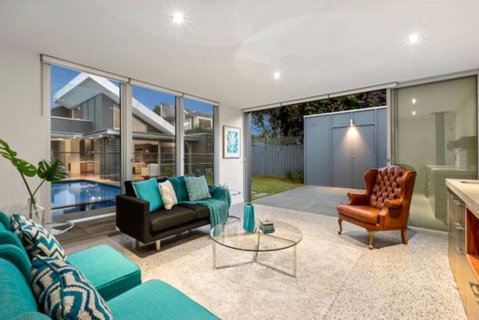 Elsternwick Paradise, Love Where You Live!!! - Go Out 1