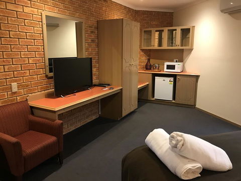Eltham Motor Inn - Go Out 3