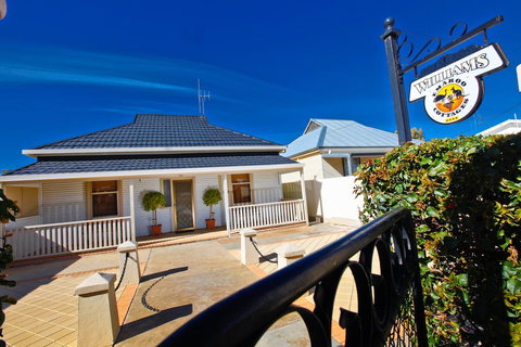 Emaroo Cottages Broken Hill - Pubs and Clubs 2