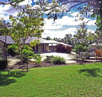 Emeraldene Inn  Eco-Lodge - Pubs and Clubs