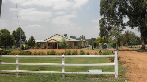 Enderslie House Bed & Breakfast - Go Out 1