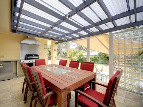 Endless Summer - Pubs and Clubs 1