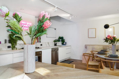 Enjoy Cafe Culture From Chic Warehouse Conversion - Go Out 1