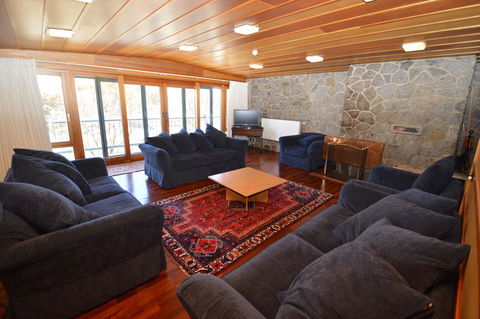 Eremo Lodge 1 - Pubs and Clubs 1