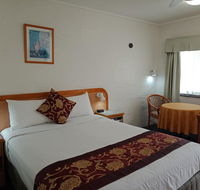 Espana Motel - Pubs and Clubs