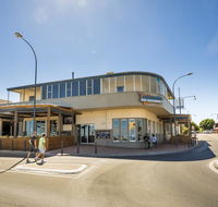 Esplanade Hotel Adelaide - Pubs and Clubs