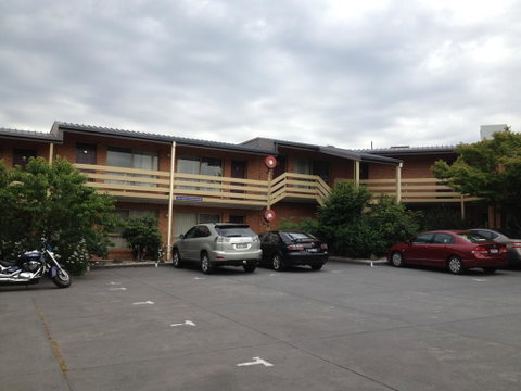 Essendon Motel - Go Out 3