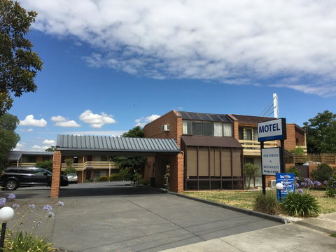 Essendon Motel - Go Out 0