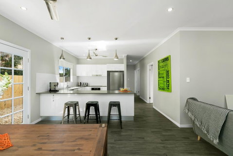 Estilo Bed And Breakfast - Pubs and Clubs 0