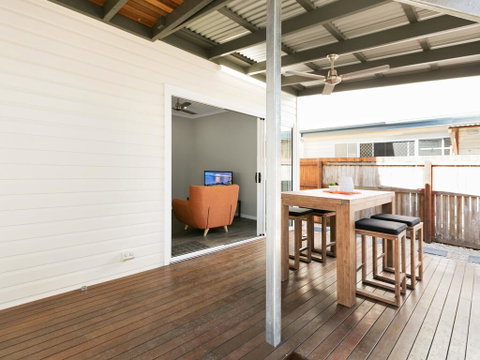 Estilo Bed And Breakfast - Pubs and Clubs 3