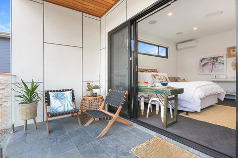 Eternity 141 - Room With Private Bathroom, Balcony Bed & Breakfast - Pubs and Clubs 0