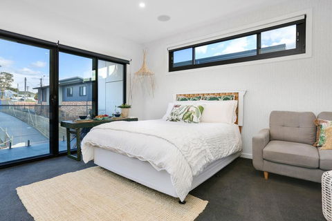 Eternity 141 - Room With Private Bathroom, Balcony Bed & Breakfast - Pubs and Clubs 2