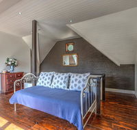 Evanslea Luxury Boutique Accommodation - Pubs and Clubs