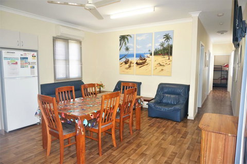 Exmouth Villas Unit 30 - Large Undercover Deck For Entertaining - Go Out 2