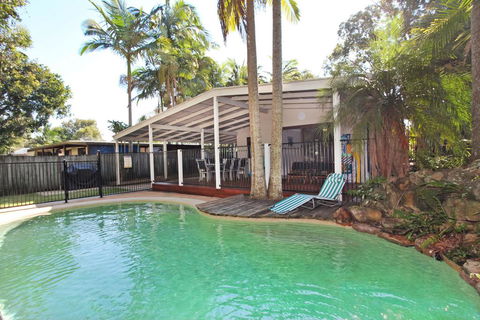 FABULOUS HOLIDAY HIDEAWAY - COOLUM BEACH - Pubs and Clubs 0